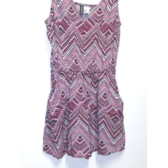 Womens Romper Sz 8 pink black white geometric print The Divided by H&M viscose - Picture 4 of 8